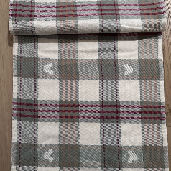 Disney World reversible table runner NWT - Picture 6 of 7